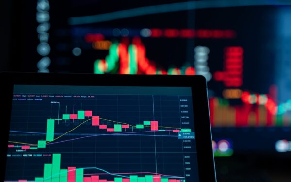 SoFi Shares Fall Despite Earnings Beat as Investors Fixate on Guidance Concerns
