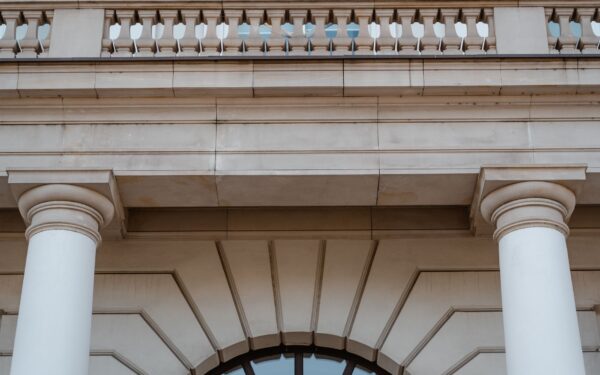 Treasury Pivots to Ultra-Long Bonds as Bessent Charts New Course for U.S. Debt Management