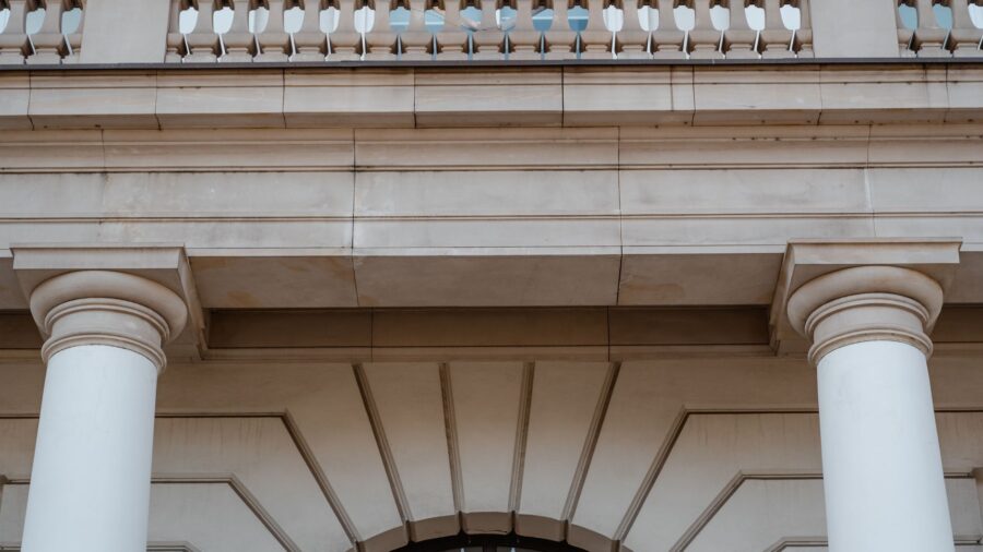 Treasury Pivots to Ultra-Long Bonds as Bessent Charts New Course for U.S. Debt Management