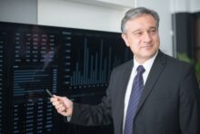Steady Devices or Hospital Beds: Investors Weigh Medtronic Against Tenet for Long-Term Healthcare Gains