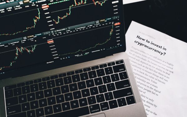 Bitcoin Extends Rally Into Third Consecutive Week Amid Mounting Global Economic Uncertainty