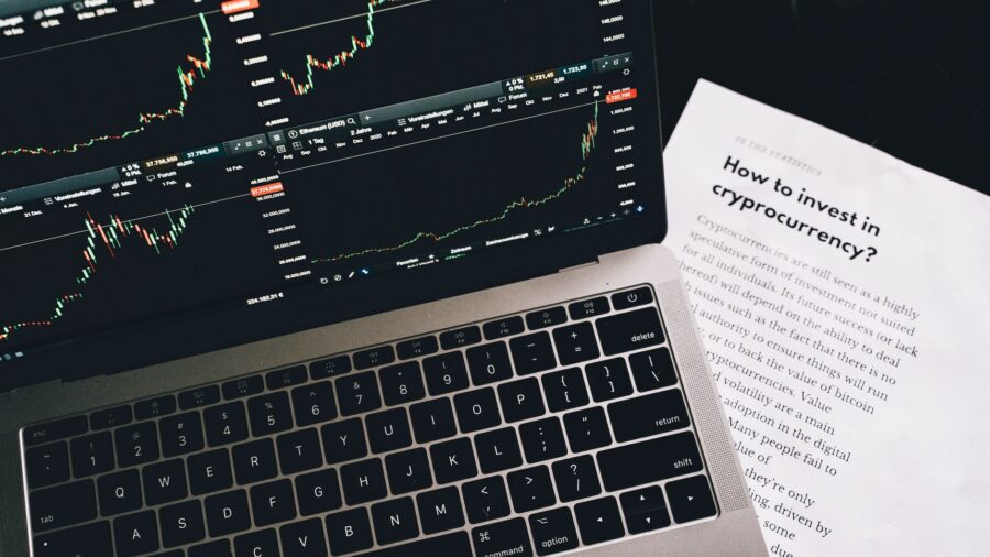 Bitcoin Extends Rally Into Third Consecutive Week Amid Mounting Global Economic Uncertainty