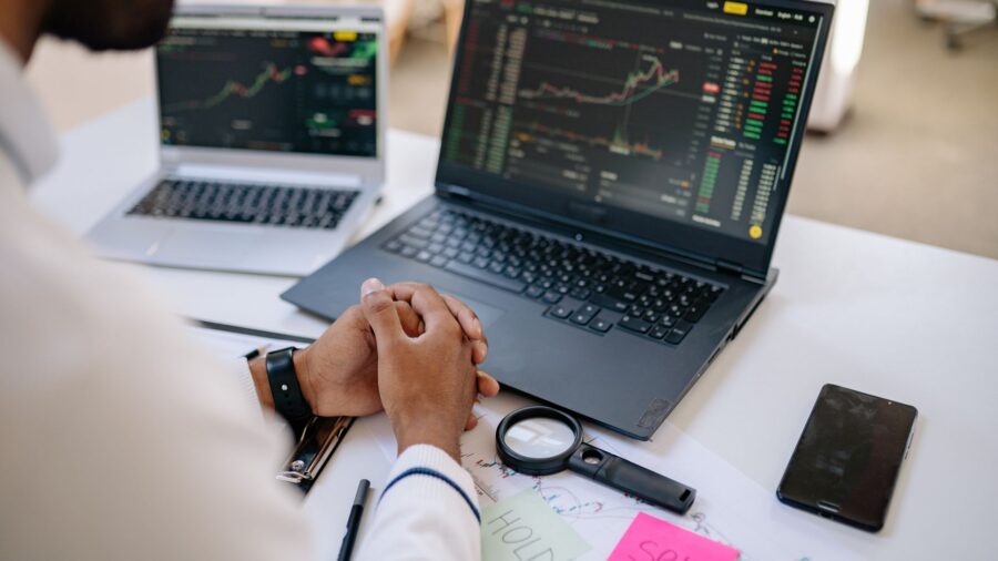 Snowflake Crushes Quarterly Targets and Lifts Outlook on Surging Artificial Intelligence Demand